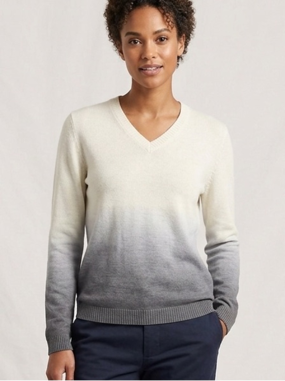 Banana Republic Men’s Cream and Light Gray V-Neck Pullover